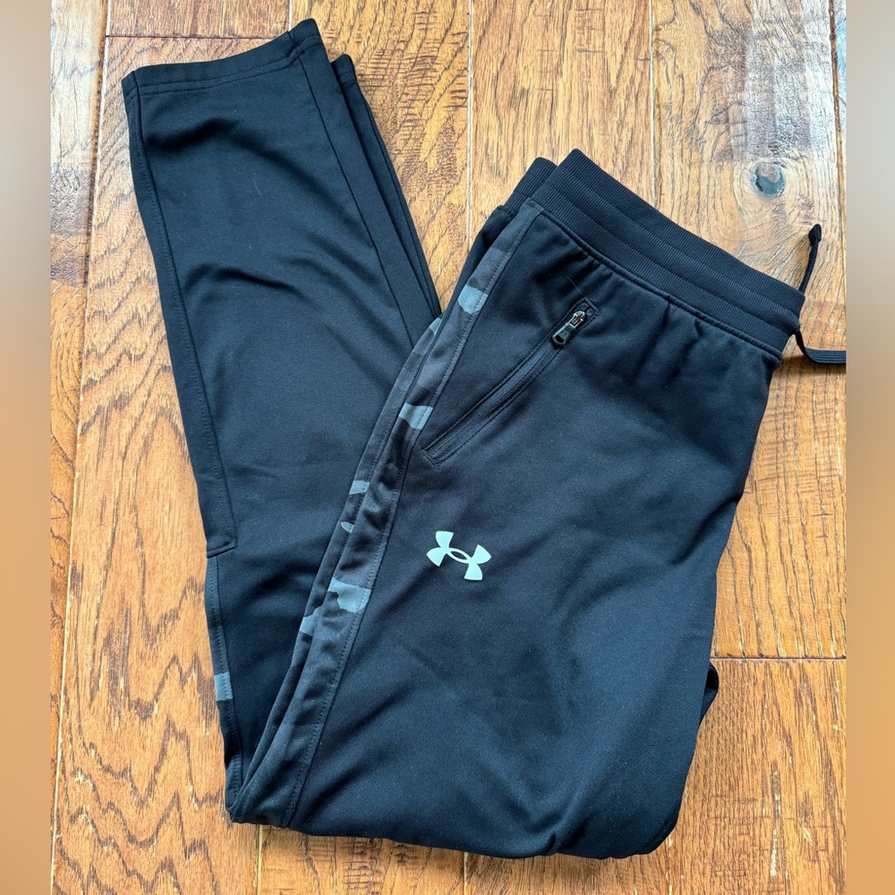 Under Armour Youth XL Loose Camo tapered leg joggers pants